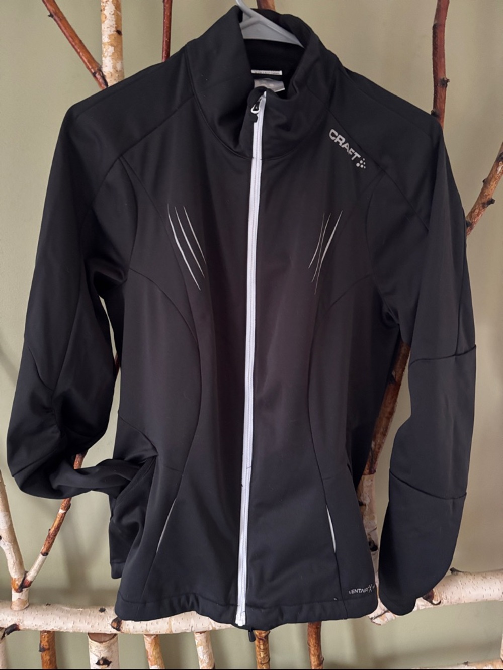 Craft Women’s Black Utility Softshell athletic performance Jacket with White Zip